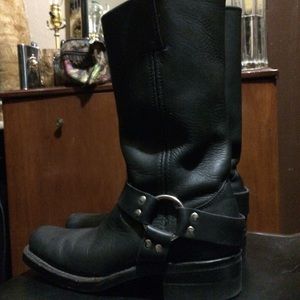 Frye black harness boot size 7 narrow